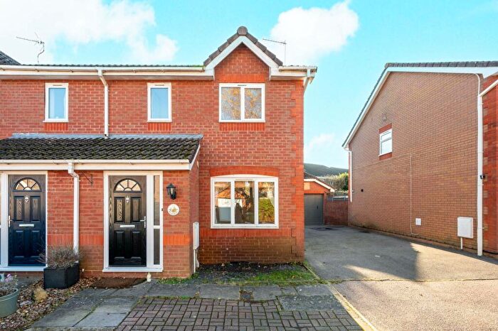 3 Bedroom Semi-Detached House To Rent In Knaphill, Woking, Knaphill, Woking, GU21