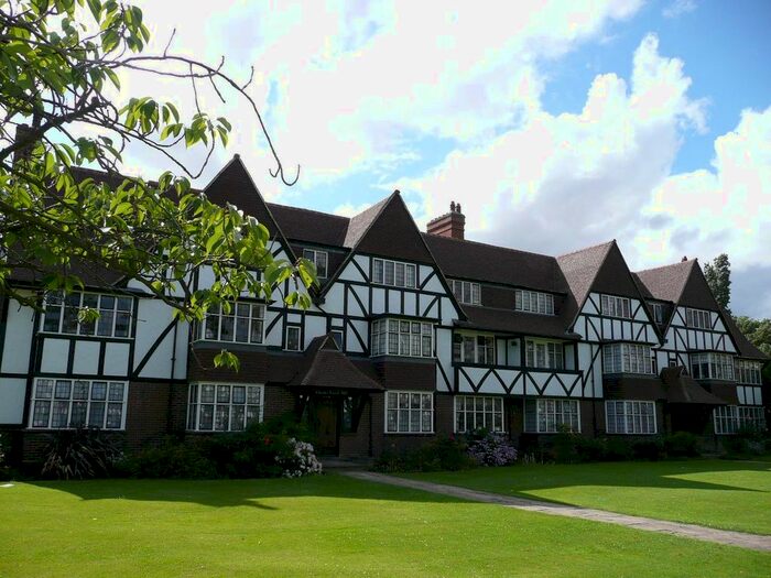 3 Bedroom Flat To Rent In Flat, Chester Court, Monks Drive, London, W3