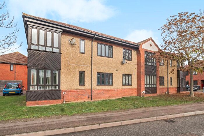 2 Bedroom Apartment For Sale In Wycklond Close, Stotfold, SG5