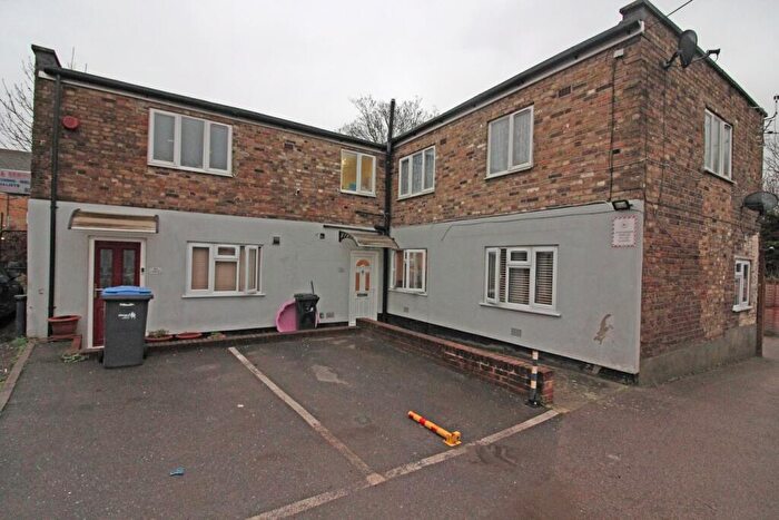 3 Bedroom Flat For Sale In St Stephens Road, Enfield, EN3