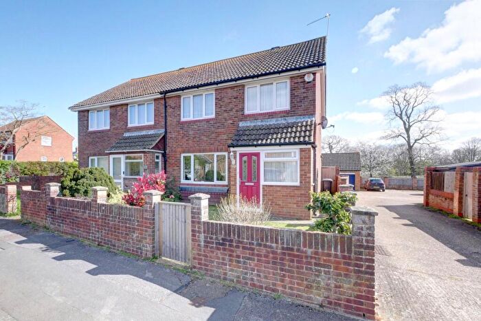 3 Bedroom Semi-Detached House For Sale In Lindfield Drive, Hailsham, BN27