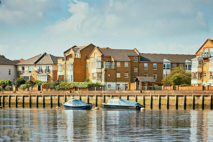 2 Bedroom Flat To Rent In Osier Mews, Chiswick, W4