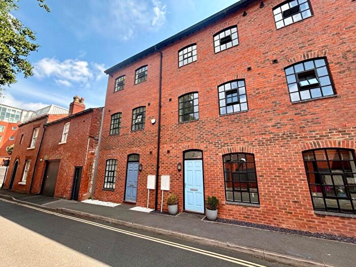 3 Bedroom Apartment To Rent In Regents Parade, Birmingham, B1