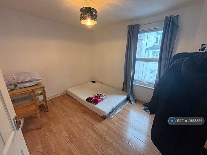 2 Bedroom End Of Terrace House To Rent In Thorold Road, Chatham, ME5