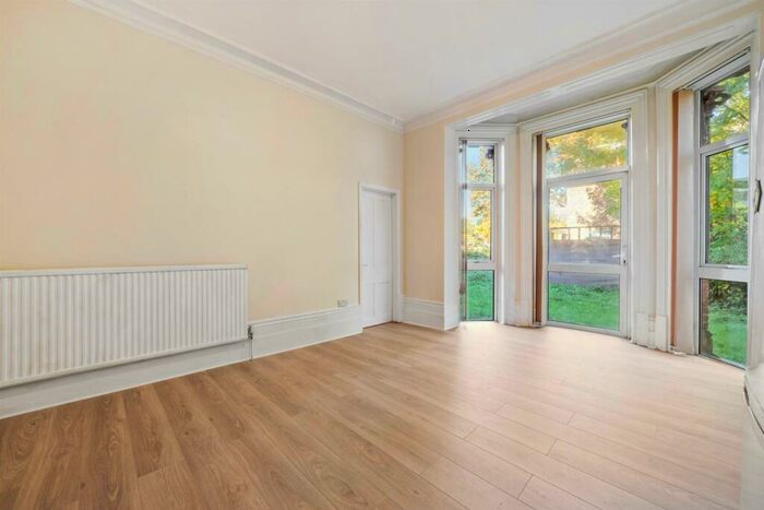 1 Bedroom Apartment To Rent In Windmill Hill, Enfield Town, EN2