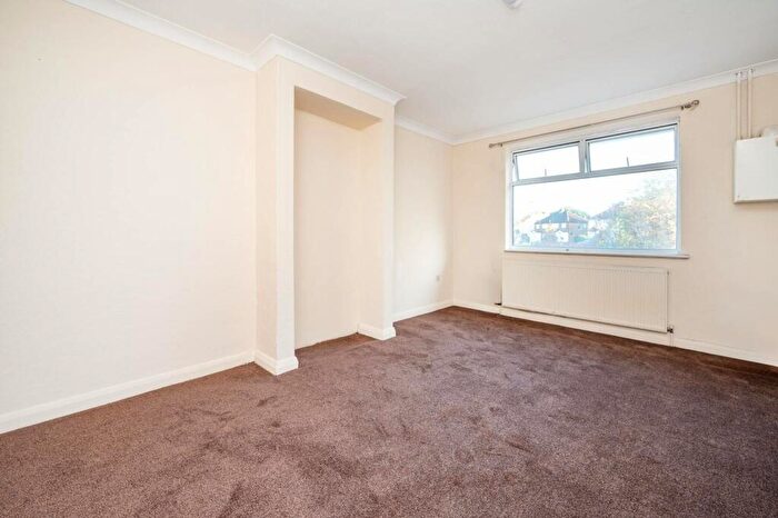 1 Bedroom Flat To Rent In Chessington Parade, Chessington, KT9