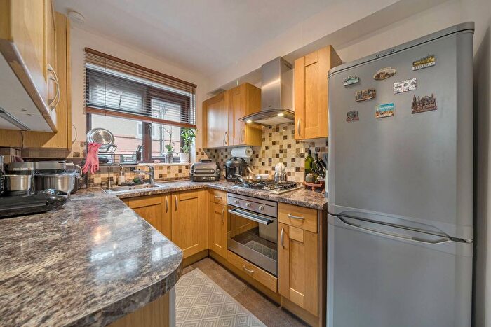 1 Bedroom Flat For Sale In Castlebar Road, Ealing, London, W5