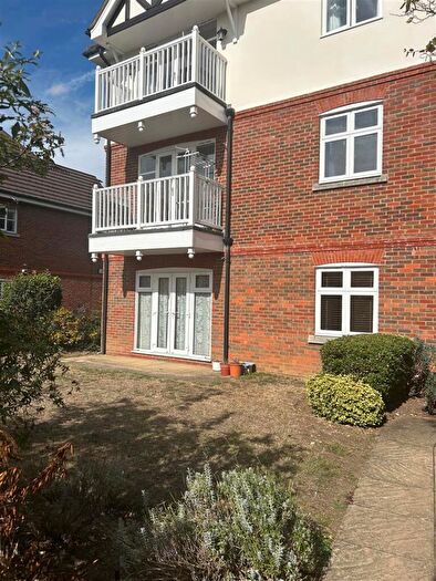 3 Bedroom Flat To Rent In Balfour Road, Weybridge, KT13
