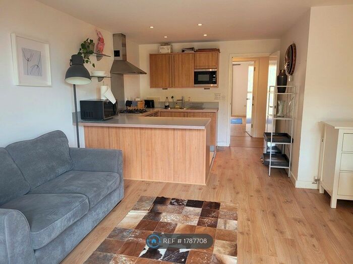 2 Bedroom Flat To Rent In Eden Grove, London, N7