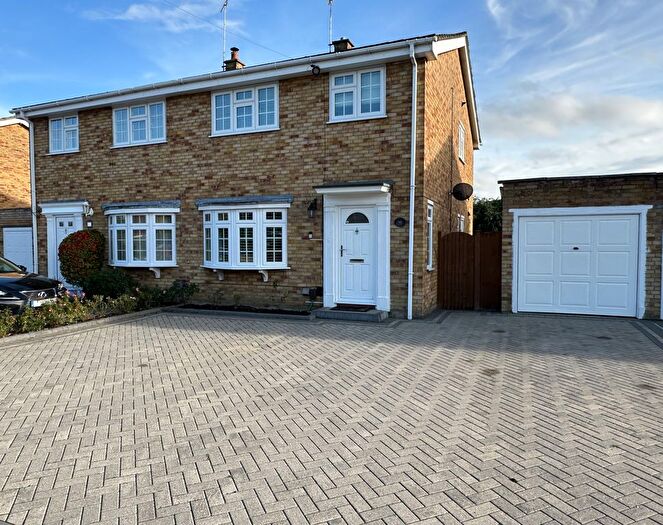 3 Bedroom Semi Detached House To Rent In Woburn Avenue, Farnborough, GU14