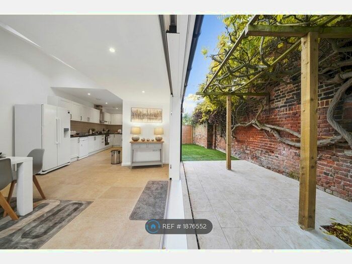 5 Bedroom Terraced House To Rent In High Street, Eton, Windsor, SL4