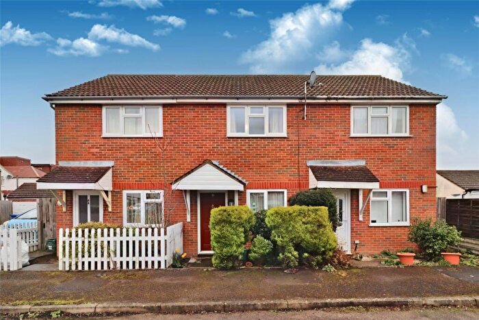 1 Bedroom Terraced House For Sale In Courtenay Mews, North Road, Woking, Surrey, GU21