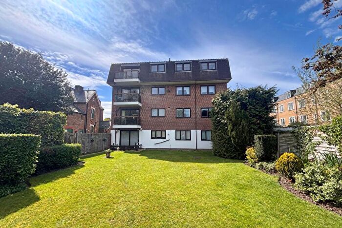2 Bedroom Flat For Sale In Wickham Road, Beckenham, BR3