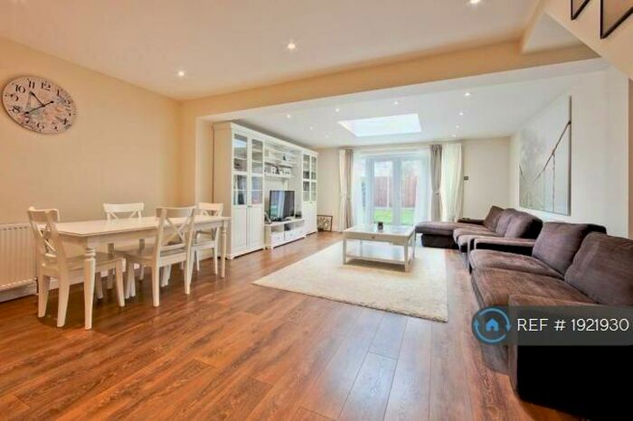 4 Bedroom Terraced House To Rent In Salem Place, Croydon, CR0