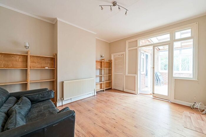1 Bedroom Flat To Rent In Sylvan Avenue, Wood Green, London, N22