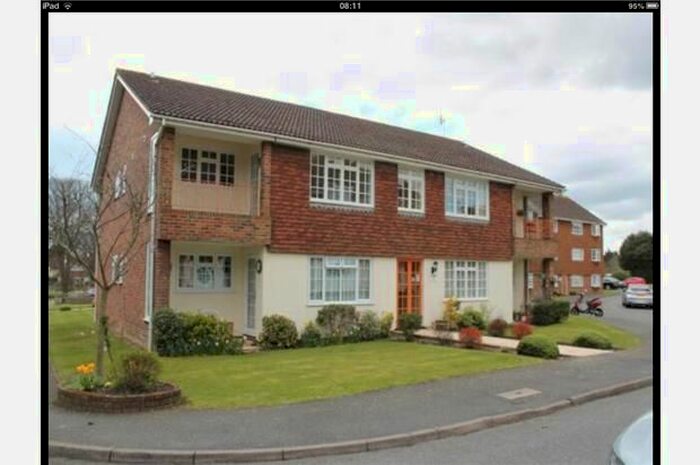 2 Bedroom Flat To Rent In Lamorna Grove, Worthing, West Sussex, BN14