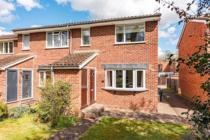1 Bedroom Maisonette For Sale In Millstream Close, Hertford, SG14