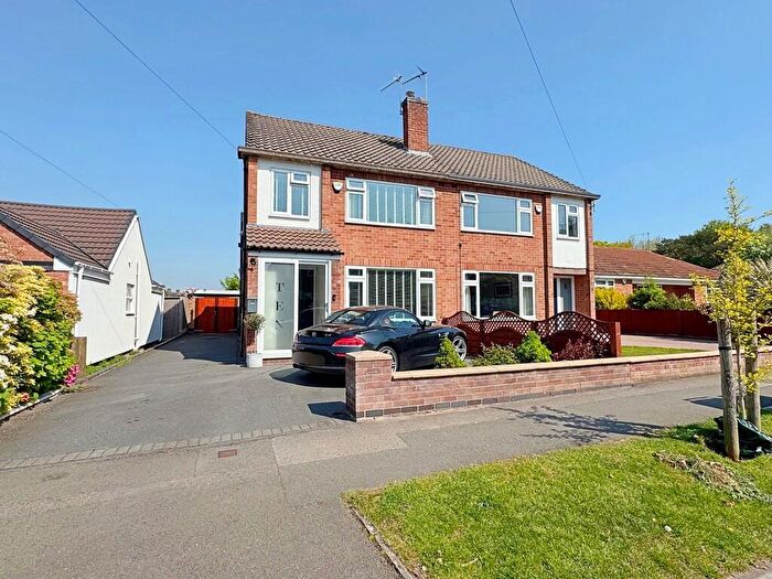 3 Bedroom Semi Detached House For Sale In Blackthorn Road, Kenilworth, CV8