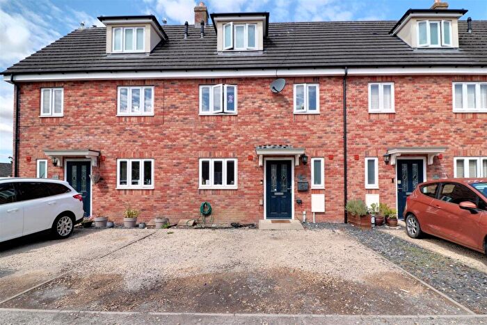 3 Bedroom Terraced House For Sale In Elm Road, Stonehouse, GL10