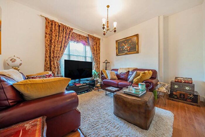 3 Bedroom Terraced House For Sale In Ashmead Road, St Johns, SE8