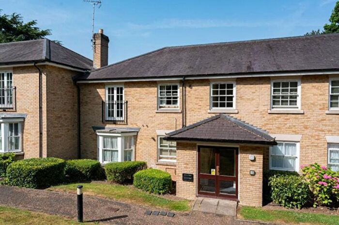 2 Bedroom Flat To Rent In Highfield House, Queensway, Hemel Hempstead, Hertfordshire, HP2