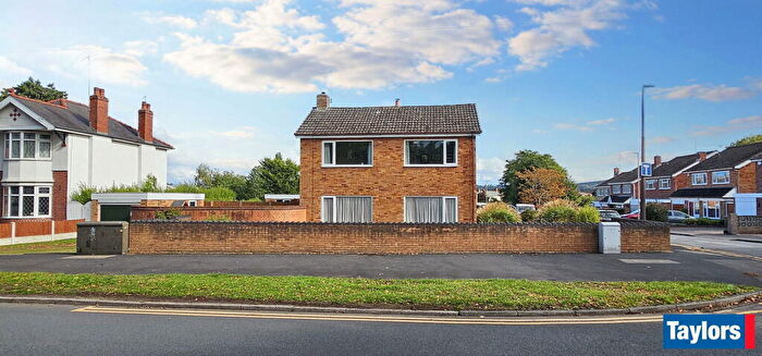 3 Bedroom Semi Detached House For Sale In Tyrol Close, Wollaston, Stourbridge, DY8