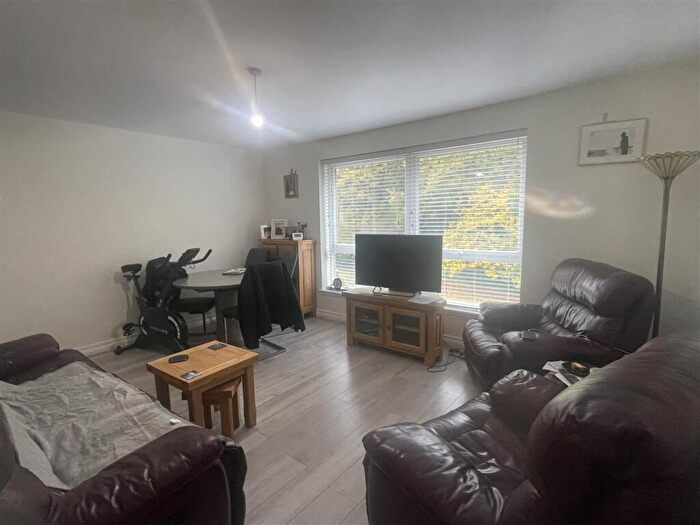 2 Bedroom Flat To Rent In Northbrook Road, Shirley, Solihull, B90