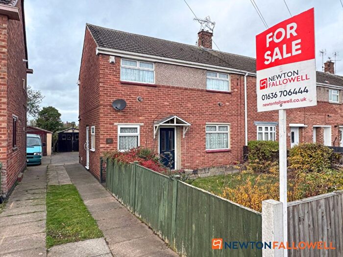 3 Bedroom Semi Detached House For Sale In Trinity Road, Newark, NG24