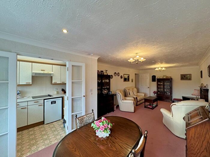 2 Bedroom Apartment For Sale In Station Road, Thorpe Bay, Essex, SS1