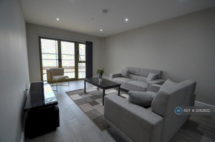 2 Bedroom Flat To Rent In Station Road, Langley, Slough, SL3