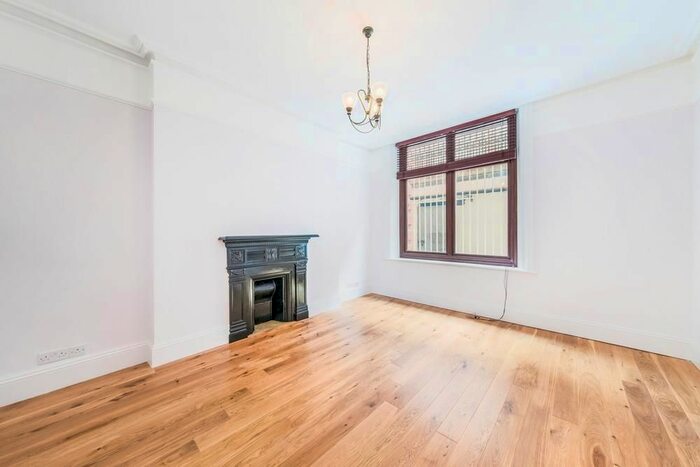 2 Bedroom Flat To Rent In Courtfield Gardens, London, SW5