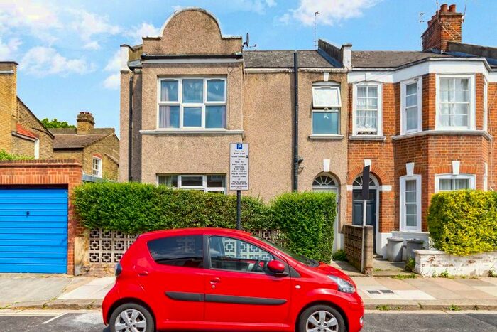 2 Bedroom Flat To Rent In Micklethwaite Road, London, SW6
