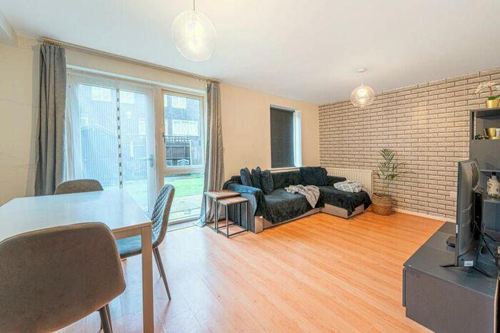 2 Bedroom Flat To Rent In Ruby Way, Colindale, London, NW9