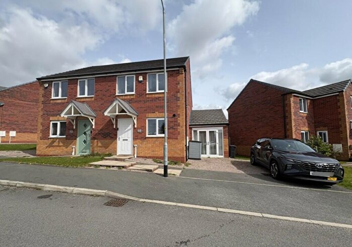 3 Bedroom Semi Detached House For Sale In Blindsill Road, Farnworth, Bolton, BL4