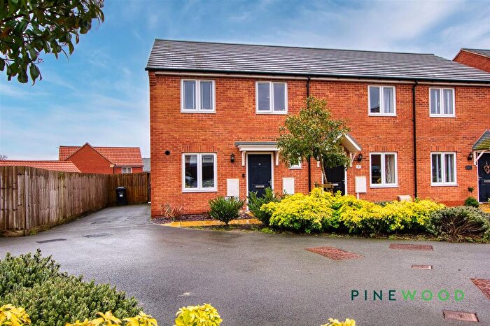 3 Bedroom End Terrace House For Sale In Patterdale Road, Chesterfield, S41