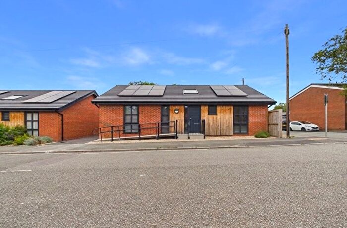 3 Bedroom Detached Bungalow For Sale In Elliott Street, Tyldesley, M29