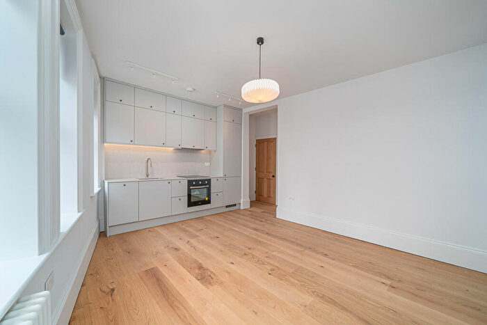 1 Bedroom Apartment To Rent In St Johns Road, Clapham Junction, SW11