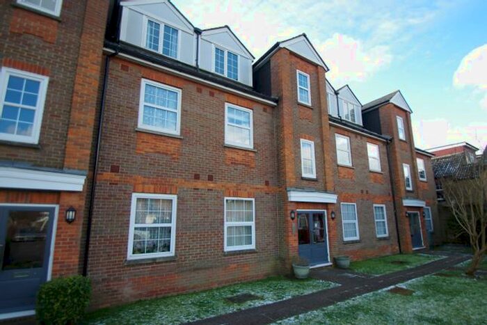 1 Bedroom Flat To Rent In Holyrood Court, Marlborough Road, Watford, WD18
