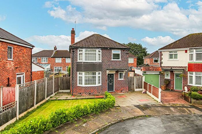 3 Bedroom Detached House For Sale In Vale Avenue, Flixton, Manchester, M41