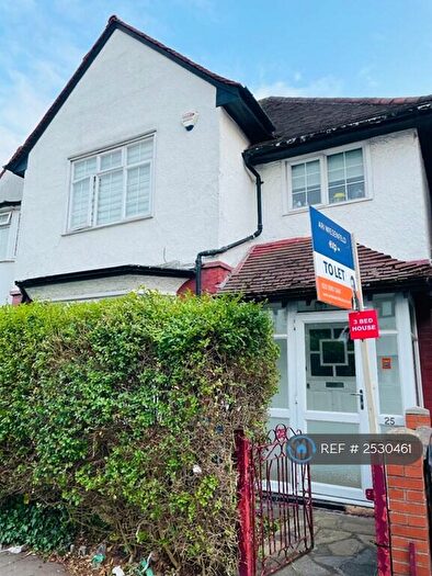 3 Bedroom Semi-Detached House To Rent In Temple Gardens, London, NW11