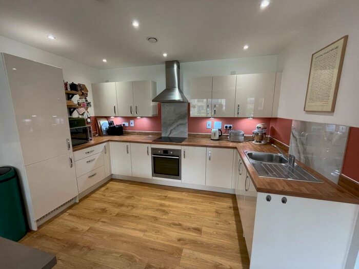 2 Bedroom Apartment For Sale In The Embankment, Nash Mills Wharf, Hemel