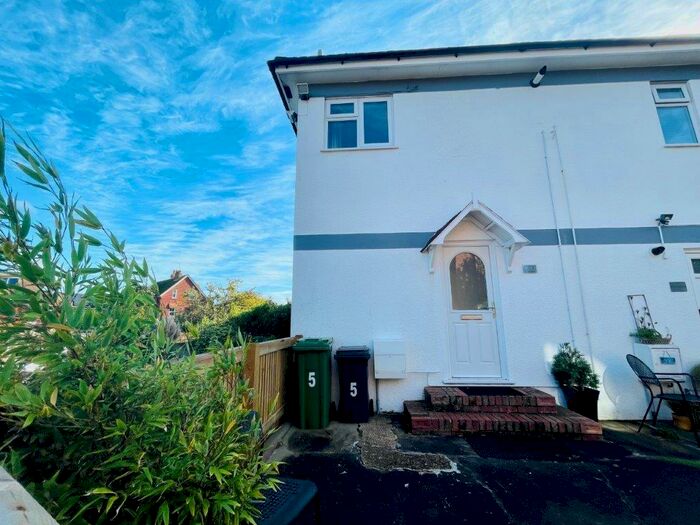 2 Bedroom Flat To Rent In Lewes Road, Eastbourne, East Sussex, BN21