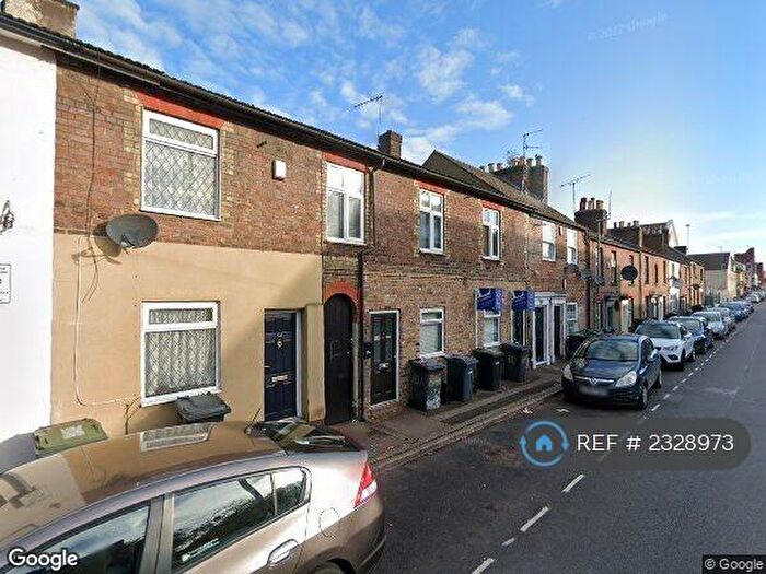 2 Bedroom Terraced House To Rent In Hastings Street, Luton, LU1