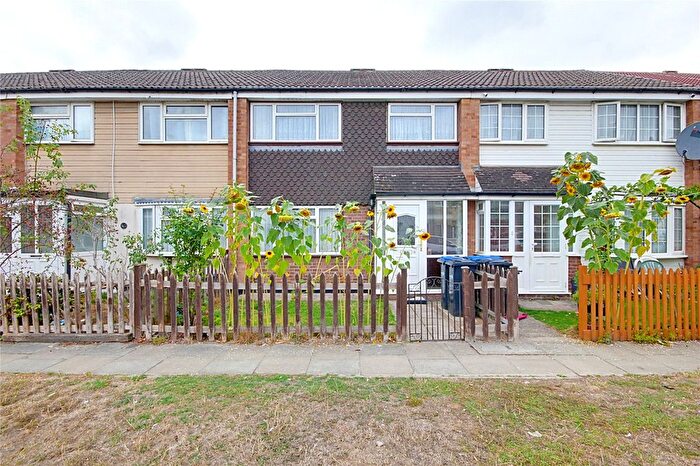 3 Bedroom Terraced House For Sale In Auckland Close, Enfield, EN1