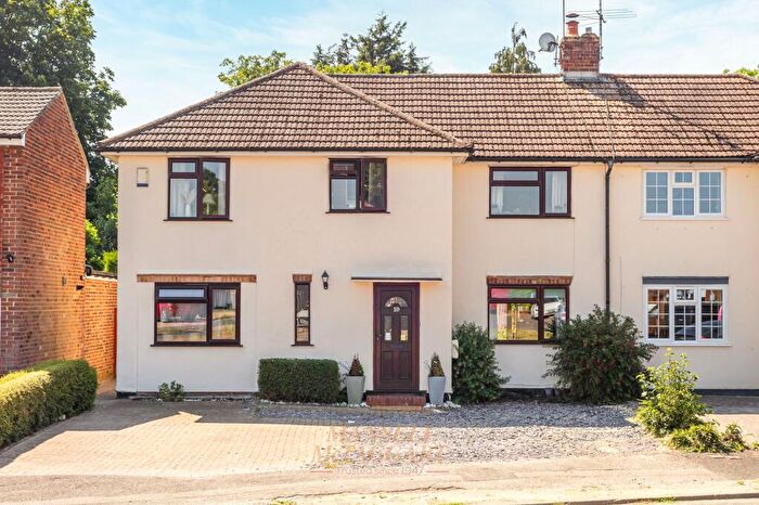 6 Bedroom Semi-Detached House For Sale In Benhams Drive, Horley, RH6
