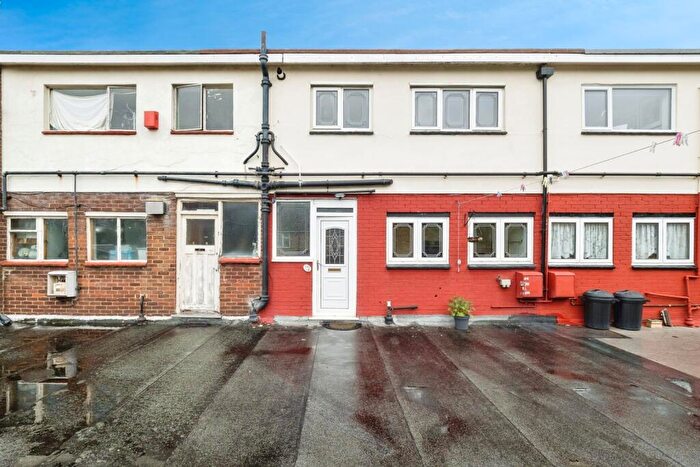 2 Bedroom Maisonette For Sale In High Street, Hornchurch, Essex, RM12