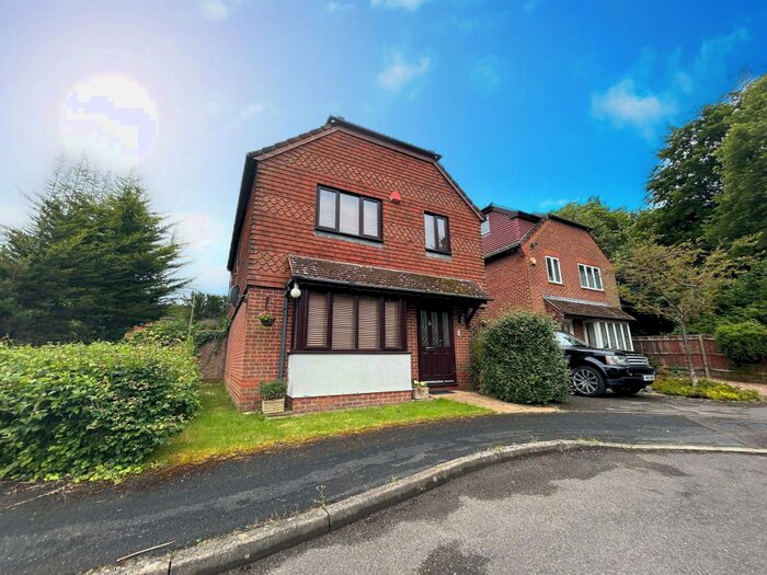 4 Bedroom Detached House To Rent In Hepplewhite Drive, Basingstoke, RG22