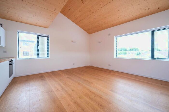 3 Bedroom Flat To Rent In Chobham Road, Stratford, London, E15