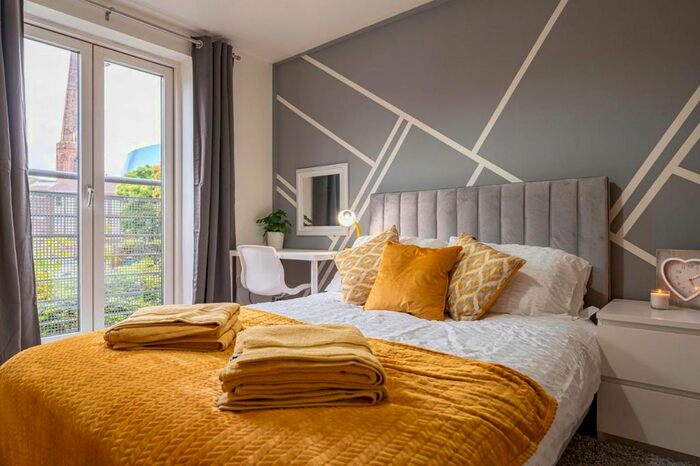 2 Bedroom Flat To Rent In Riley House, Manor House Drive, Cv Central, Coventry, CV1