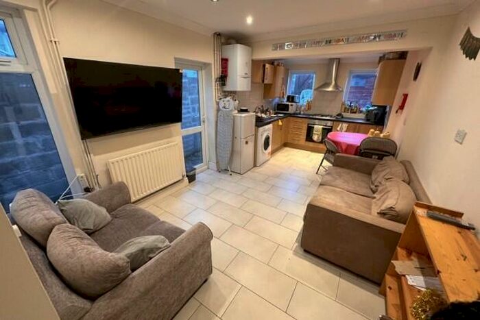 5 Bedroom Terraced House To Rent In Tewkesbury Street Cardiff, CF24